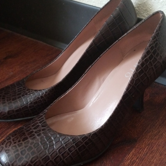 Barely worn designer heels, size 9 - Picture 1 of 8